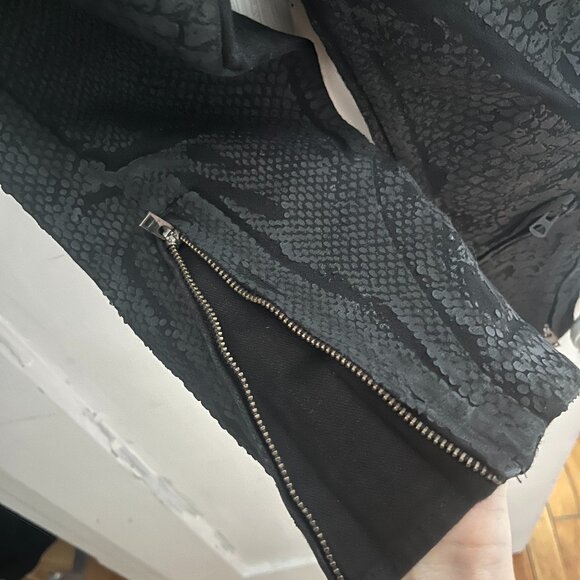 If Six Was Nine Japanese brand Snakeskin Python Oil Wax Printed Knee Shorts - Picture 4 of 4